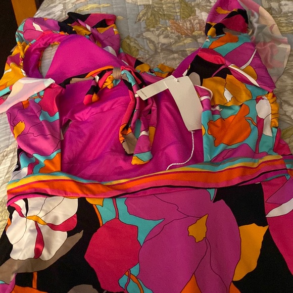 Trina Turk multicolored Gemini ruffle swimsuit size 14 - Picture 2 of 7